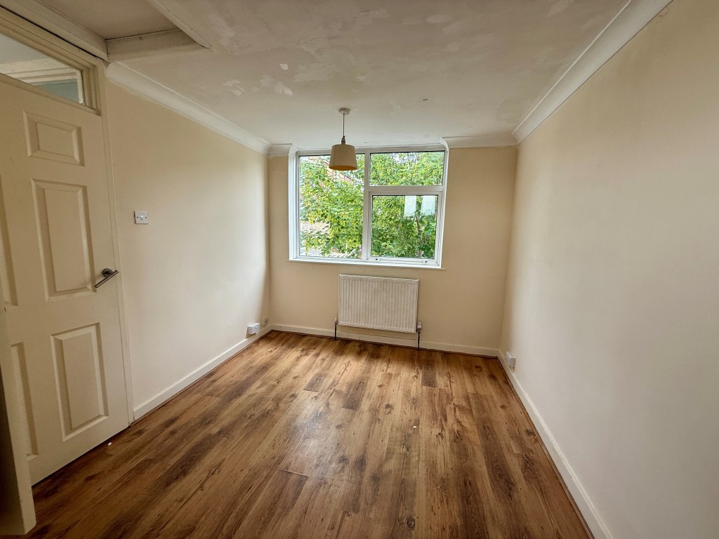 Lot: 127 - THREE-BEDROOM HOUSE FOR IMPROVEMENT - Bedroom one